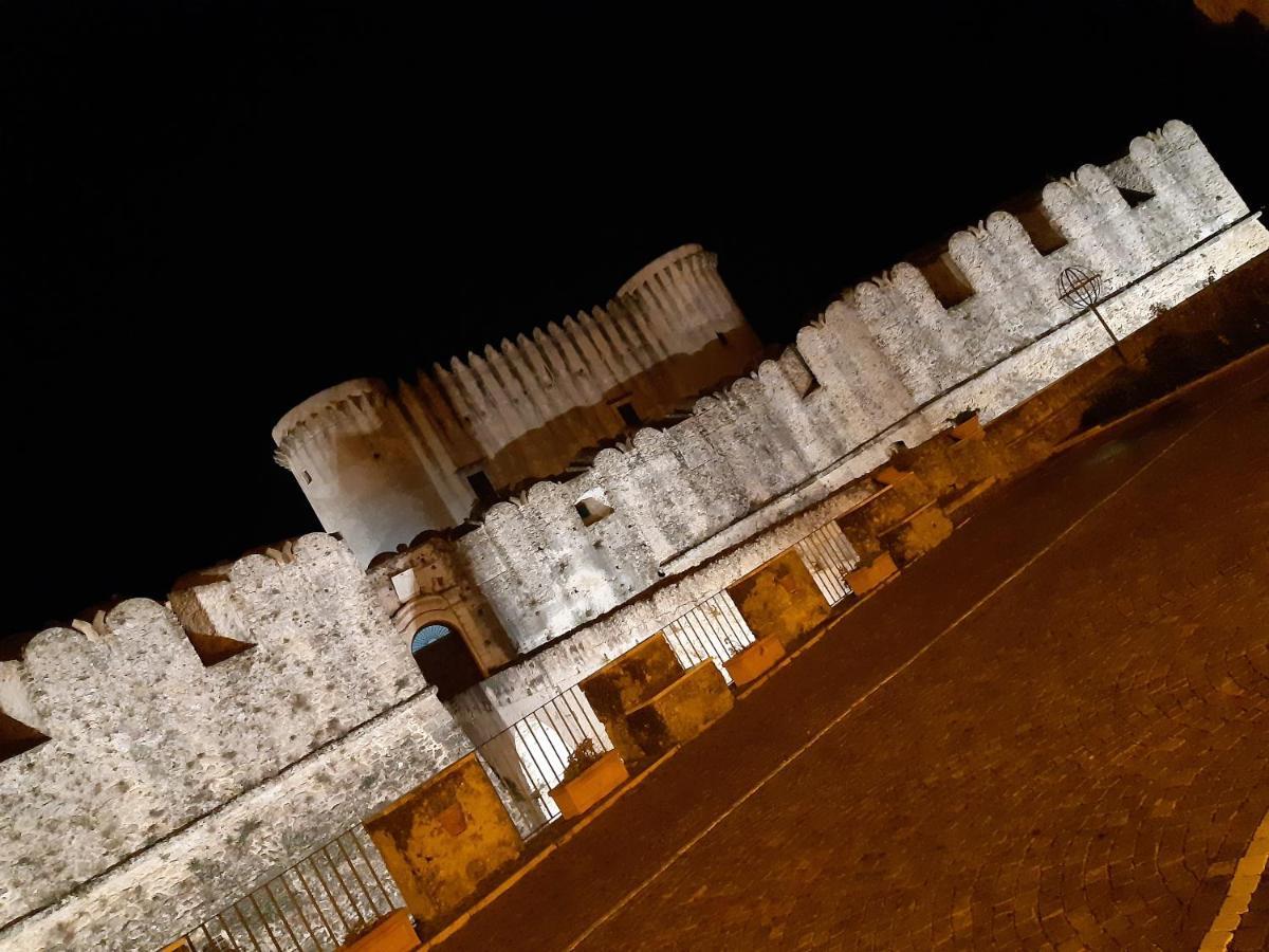 Appartamento Per Turisti Filoxenia Santa Severina ภายนอก รูปภาพ