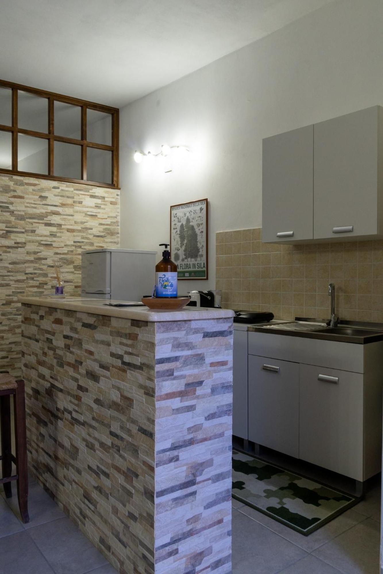 Appartamento Per Turisti Filoxenia Santa Severina ภายนอก รูปภาพ